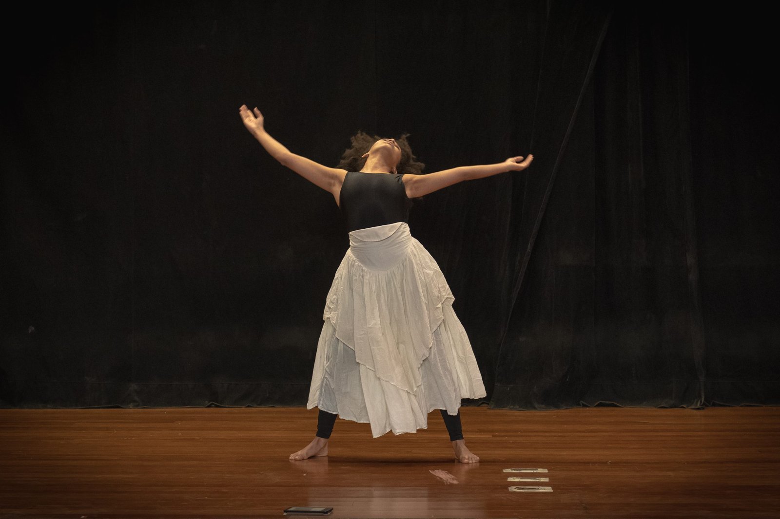 Apresentações finais dos estudantes do curso de extensão "Consciência Corporal Através do Movimento", ministrado por Zuba Janaina, na unidade Brás da SP Escola de Teatro. (29/4/2024). | Foto: Rodrigo Reis