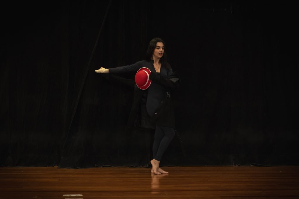 Apresentações finais dos estudantes do curso de extensão "Consciência Corporal Através do Movimento", ministrado por Zuba Janaina, na unidade Brás da SP Escola de Teatro. (29/4/2024). | Foto: Rodrigo Reis