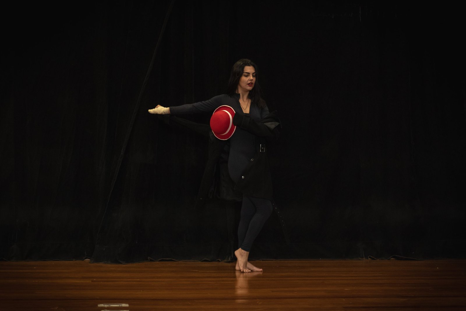 Apresentações finais dos estudantes do curso de extensão "Consciência Corporal Através do Movimento", ministrado por Zuba Janaina, na unidade Brás da SP Escola de Teatro. (29/4/2024). | Foto: Rodrigo Reis