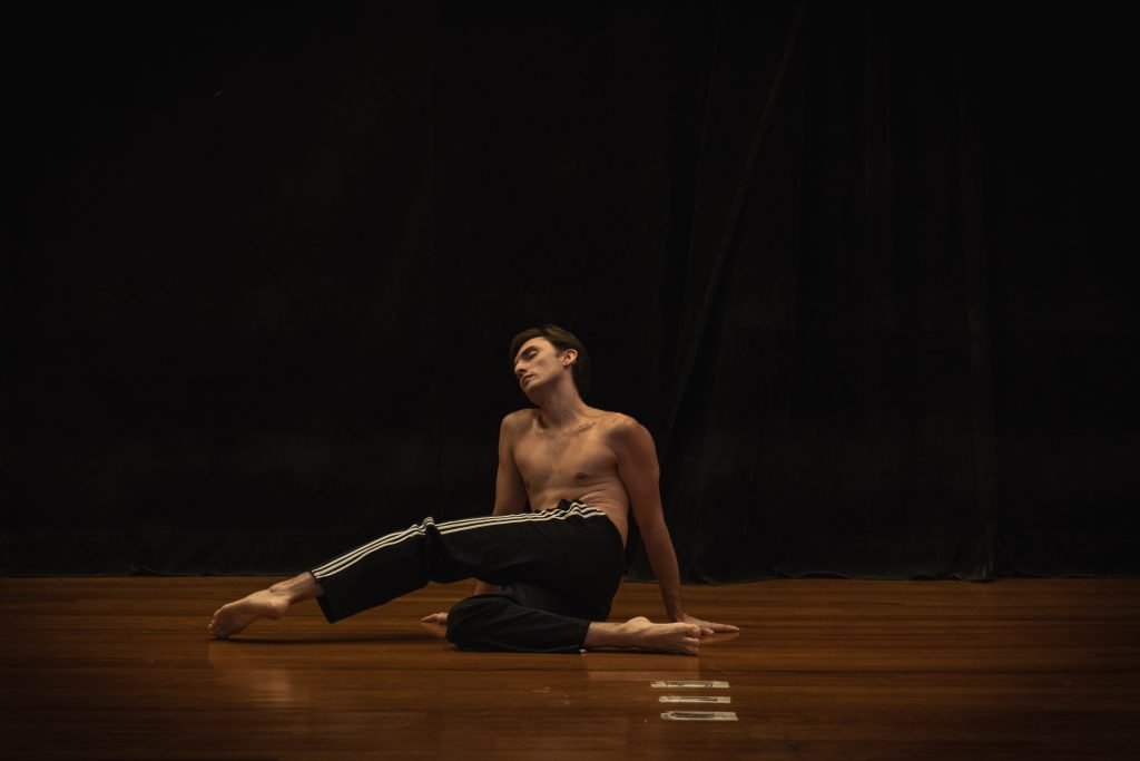 Apresentações finais dos estudantes do curso de extensão "Consciência Corporal Através do Movimento", ministrado por Zuba Janaina, na unidade Brás da SP Escola de Teatro. (29/4/2024). | Foto: Rodrigo Reis