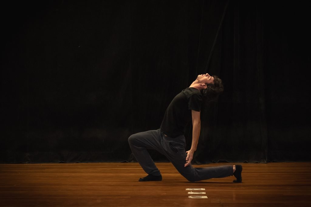 Apresentações finais dos estudantes do curso de extensão "Consciência Corporal Através do Movimento", ministrado por Zuba Janaina, na unidade Brás da SP Escola de Teatro. (29/4/2024). | Foto: Rodrigo Reis