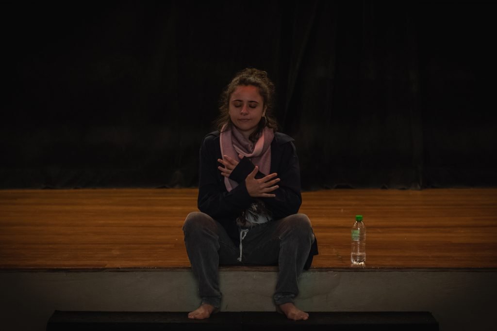 Apresentações finais dos estudantes do curso de extensão "Consciência Corporal Através do Movimento", ministrado por Zuba Janaina, na unidade Brás da SP Escola de Teatro. (29/4/2024). | Foto: Rodrigo Reis