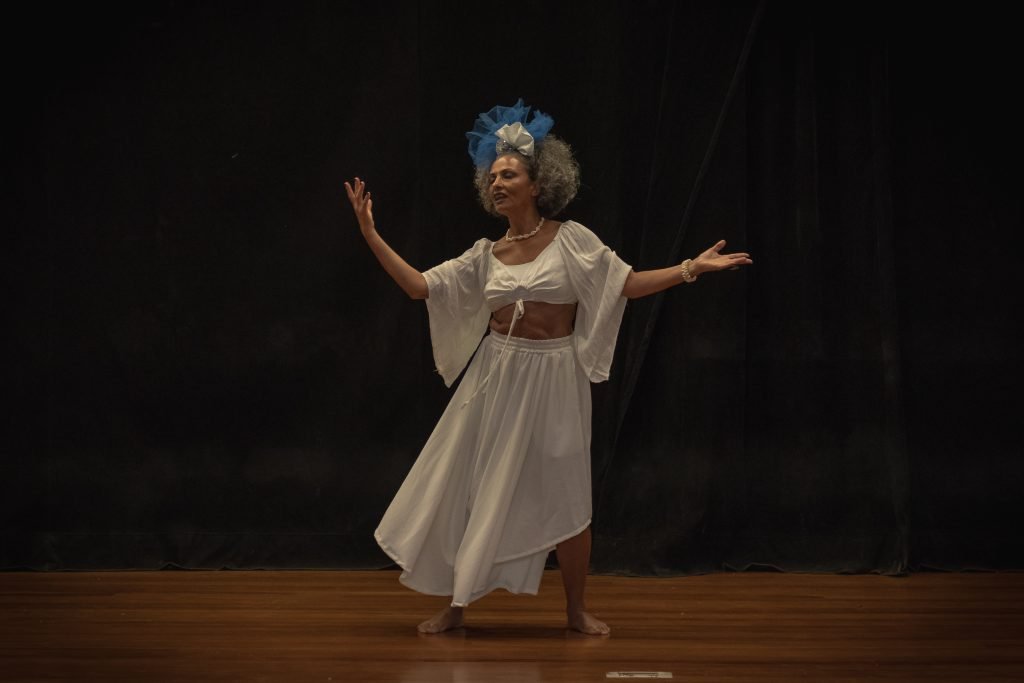 Apresentações finais dos estudantes do curso de extensão "Consciência Corporal Através do Movimento", ministrado por Zuba Janaina, na unidade Brás da SP Escola de Teatro. (29/4/2024). | Foto: Rodrigo Reis