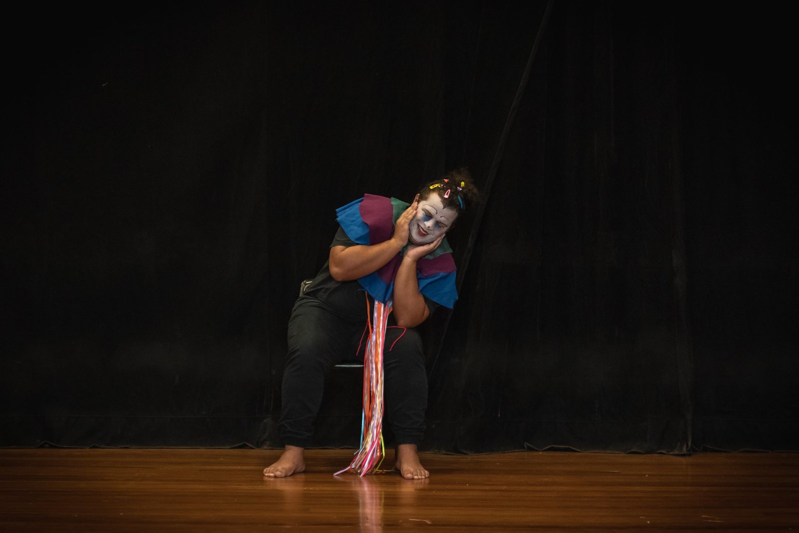 Apresentações finais dos estudantes do curso de extensão "Consciência Corporal Através do Movimento", ministrado por Zuba Janaina, na unidade Brás da SP Escola de Teatro. (29/4/2024). | Foto: Rodrigo Reis