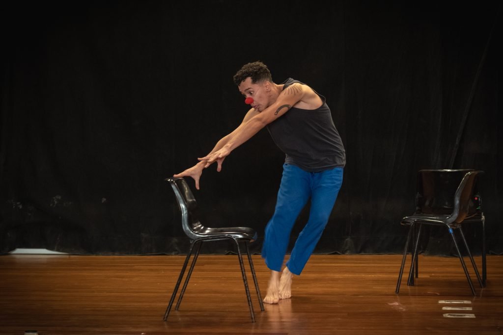 Apresentações finais dos estudantes do curso de extensão "Consciência Corporal Através do Movimento", ministrado por Zuba Janaina, na unidade Brás da SP Escola de Teatro. (29/4/2024). | Foto: Rodrigo Reis