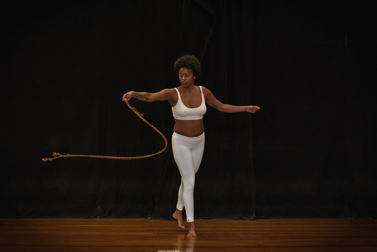 Apresentações finais dos estudantes do curso de extensão "Consciência Corporal Através do Movimento", ministrado por Zuba Janaina, na unidade Brás da SP Escola de Teatro. (29/4/2024). | Foto: Rodrigo Reis