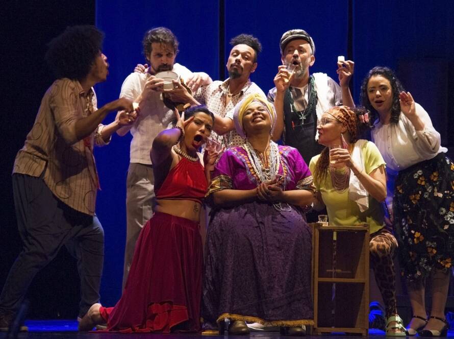 A Cia. Coisas Nossas de Teatro faz um percurso pela história do samba de São Paulo e das transformações urbanas da cidade. Foto: Barbara Campos