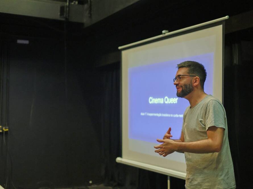Aula de encerramento do curso Cinema Queer: A representação audiovisual, do moralismo ao orgulho LGBTQIA+, na unidade Roosevelt da SP Escola de Teatro. (06/06/2024). | Foto: Clara Silva.