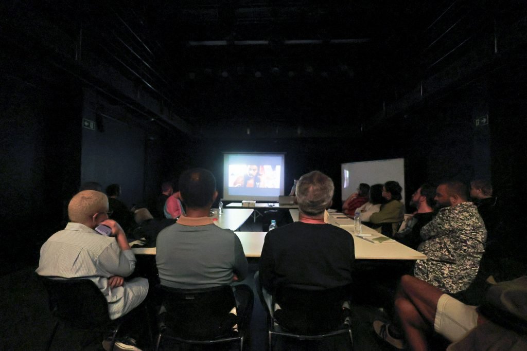 Aula de encerramento do curso Cinema Queer: A representação audiovisual, do moralismo ao orgulho LGBTQIA+, na unidade Roosevelt da SP Escola de Teatro. (06/06/2024). | Foto: Clara Silva.