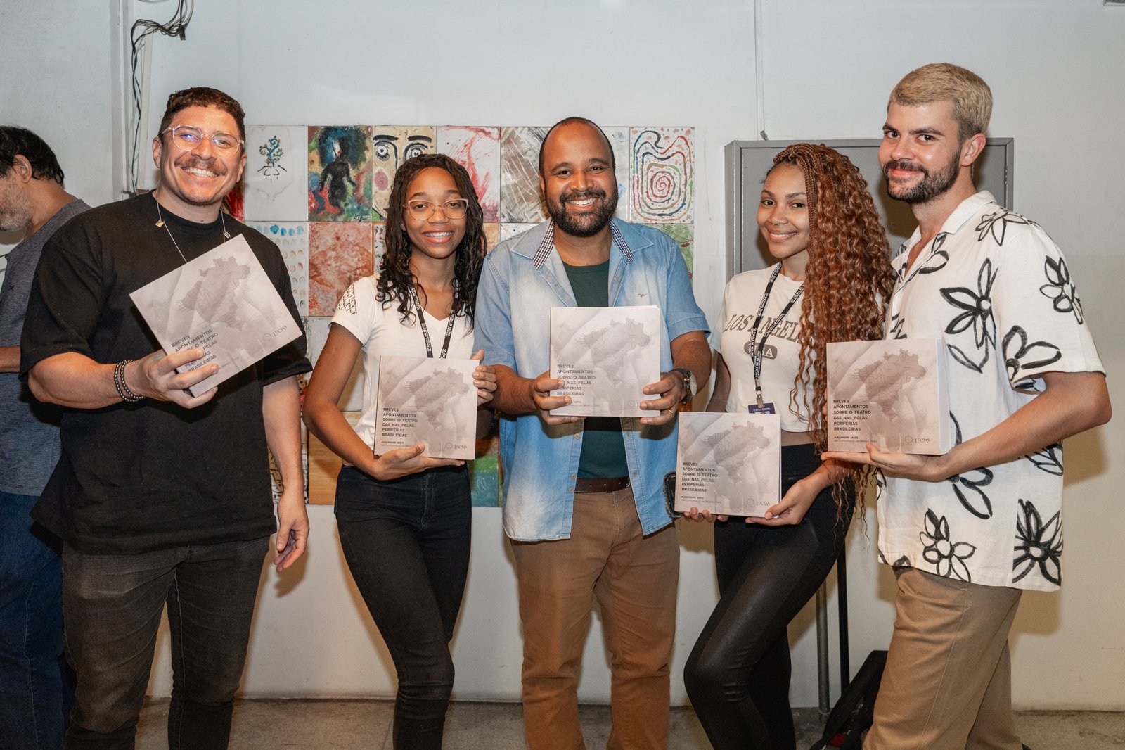 Lançamento do livro “Breves Apontamentos Sobre o Teatro Das_Nas_Pelas_Periferias”, com organização de Alexandre Mate e editoração do Selo Lucias. Na SP Escola de Teatro. (19/06/2024). | Foto por @AndreStefano