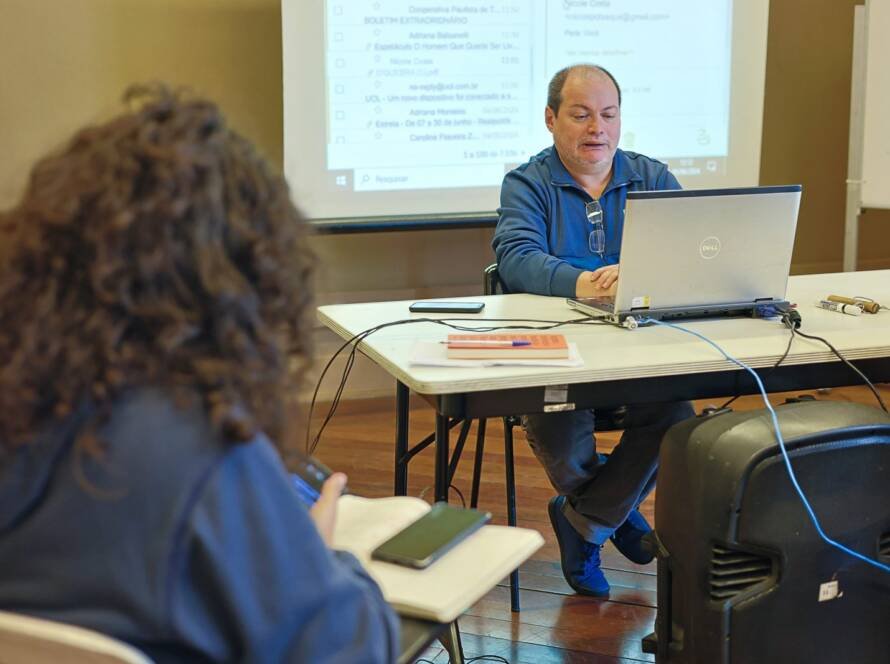 Aula de encerramento da oficina Estéticas do teatro, Crítica e Curadoria – Diálogos inflamáveis, na unidade Brás da SP Escola de Teatro. (05/06/2024). | Foto: Clara Silva.