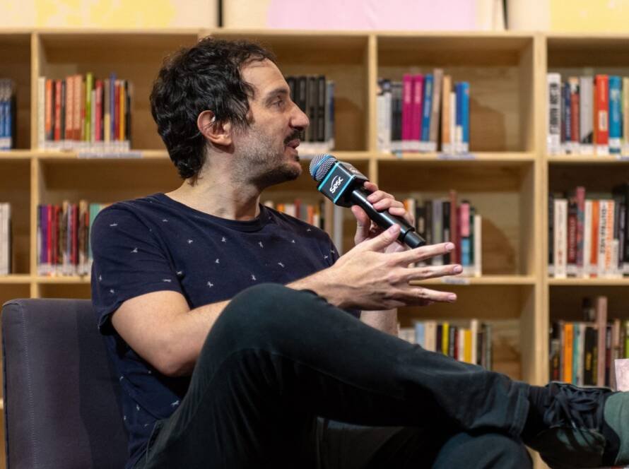 Lançamento do livro "Os Satyros: Teatricidades - experimentalismo, arte e política", com Marcio Aquiles e Ivam Cabral, no Sesc 14 Bis. (07/08/2024). | Foto: Rodrigo Reis
