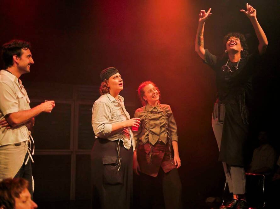 Espetáculo "Tudo está deserto", na SP Escola de Teatro. (9/8/2024) | Foto: Clara Silva