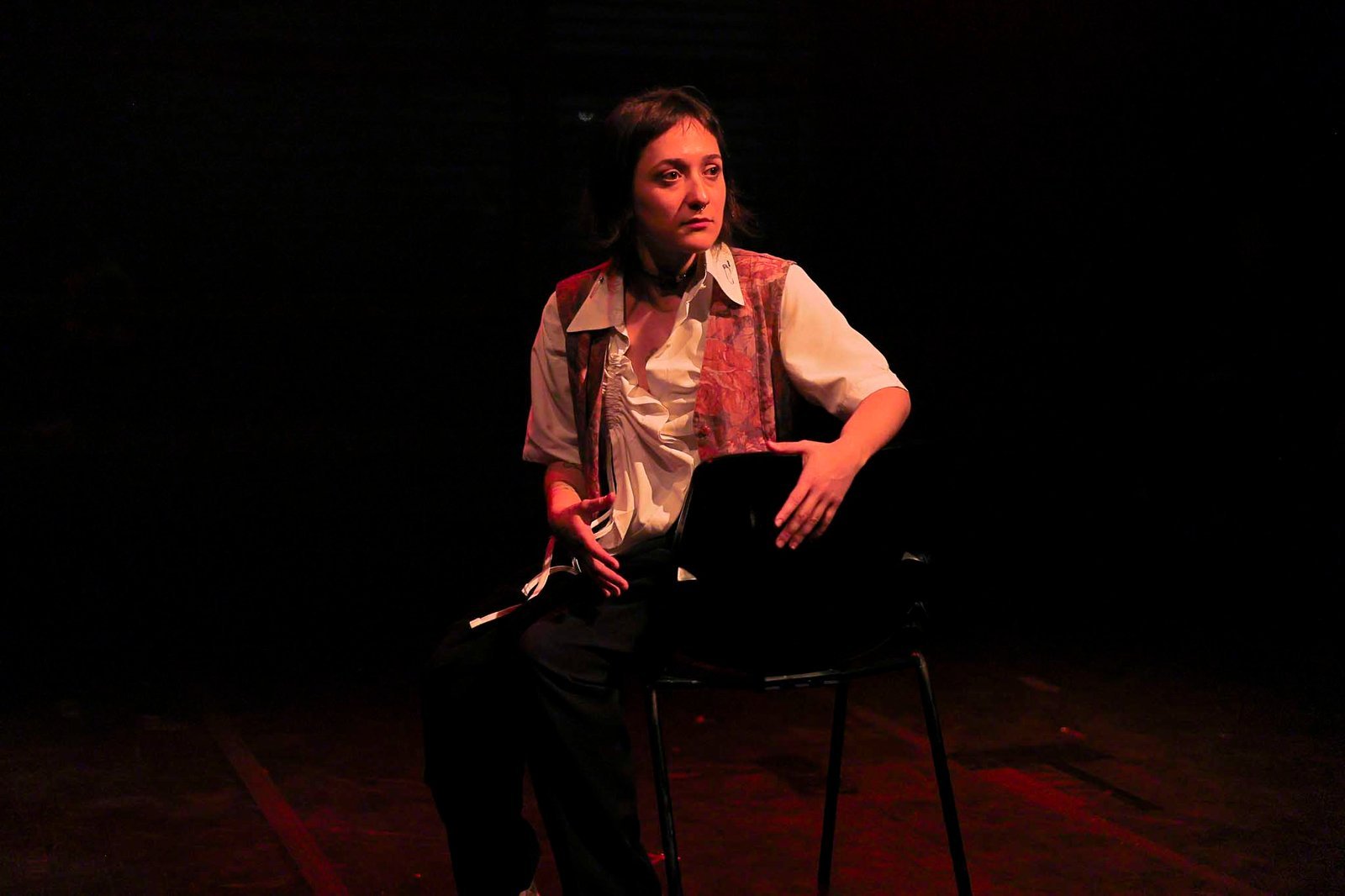 Espetáculo "Tudo está deserto", na SP Escola de Teatro. (9/8/2024) | Foto: Clara Silva