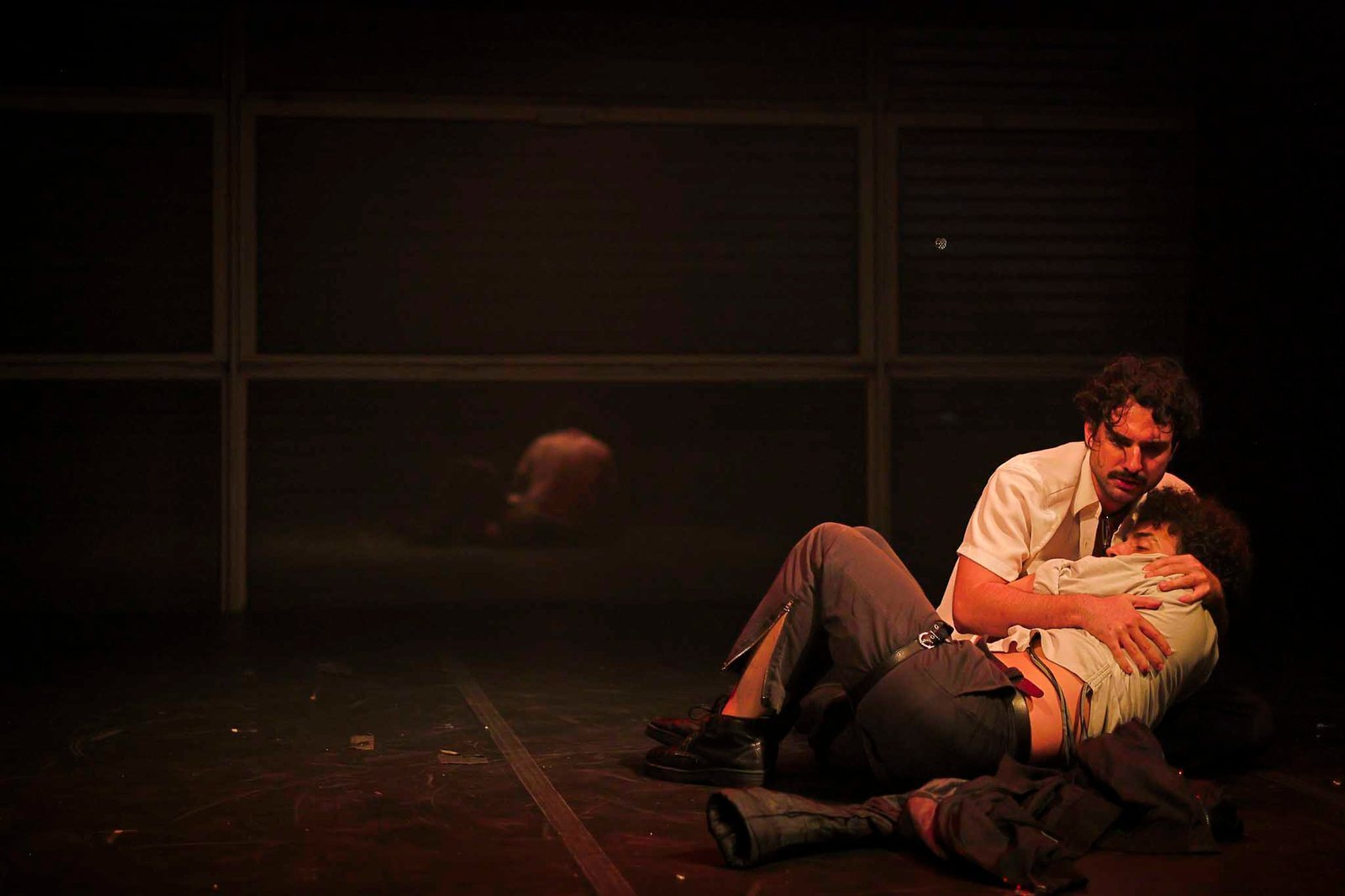 Espetáculo "Tudo está deserto", na SP Escola de Teatro. (9/8/2024) | Foto: Clara Silva