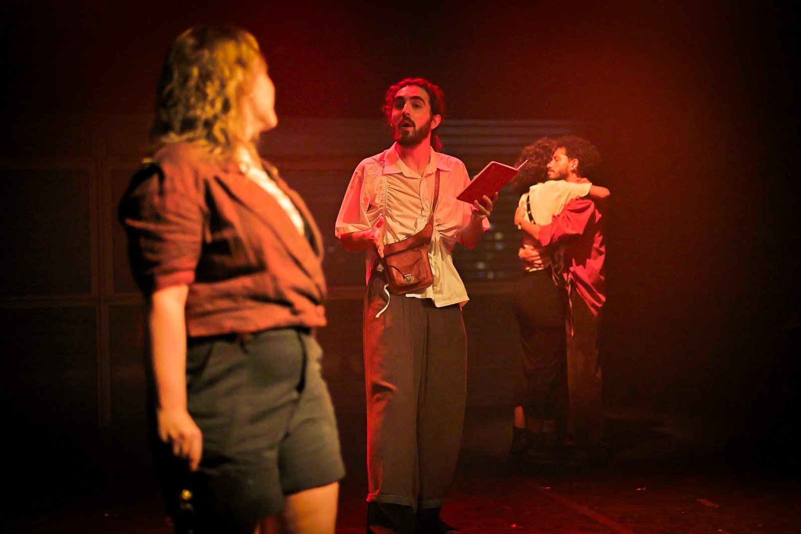 Espetáculo "Tudo está deserto", na SP Escola de Teatro. (9/8/2024) | Foto: Clara Silva