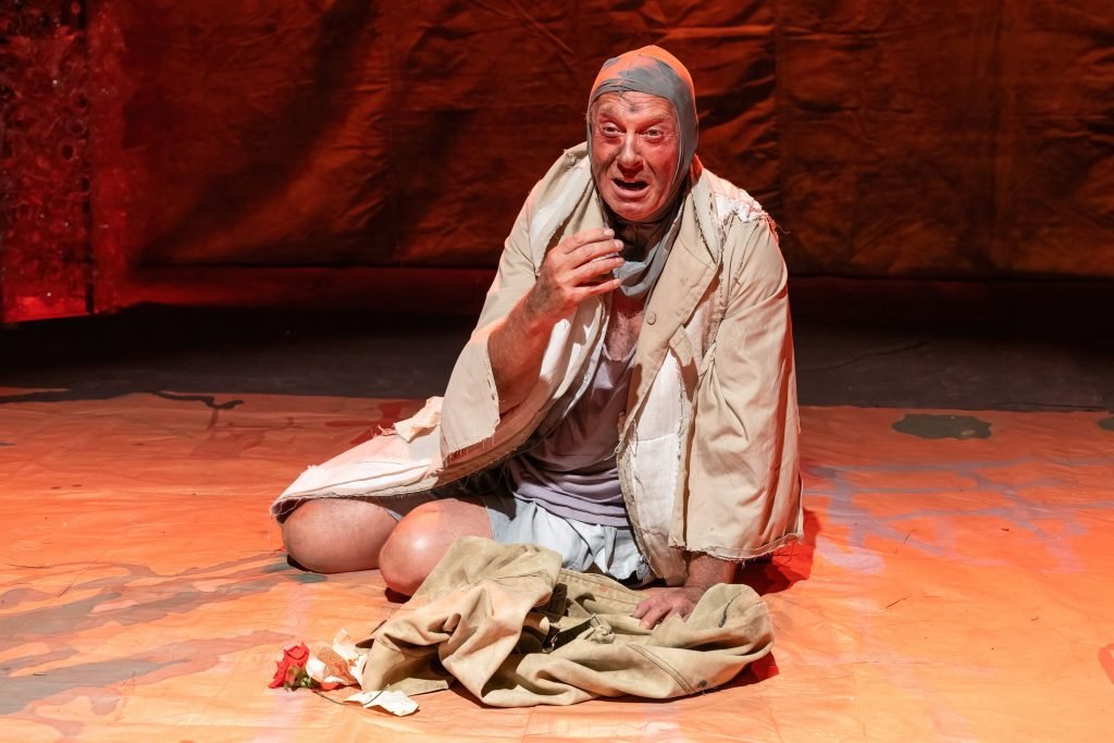 Estreia da peça “Hello, Édipo (Panóptico/Foucault)”, da Cia Veneno do Teatro, na unidade Roosevelt da SP Escola de Teatro. (20/09/2024) | Foto por @AndreStefano