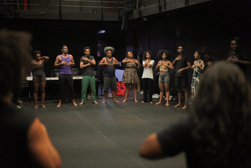 Oficina “O corpo negro e o teatro” com Ailton Barros e Filipe Celestino, na sede Roosevelt da SP Escola de Teatro. (15/10/2024). | Foto: Clara Silva