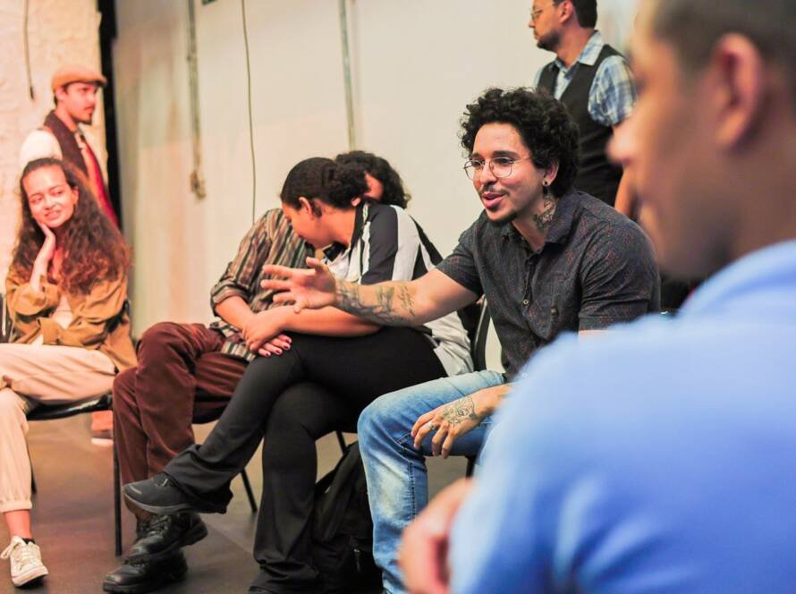 Roda de conversa após experimentos entre estudantes da SP Escola de Teatro e jovens atendidos pela Fundação Casa. (11/12/2024) | Foto: Clara Silva.