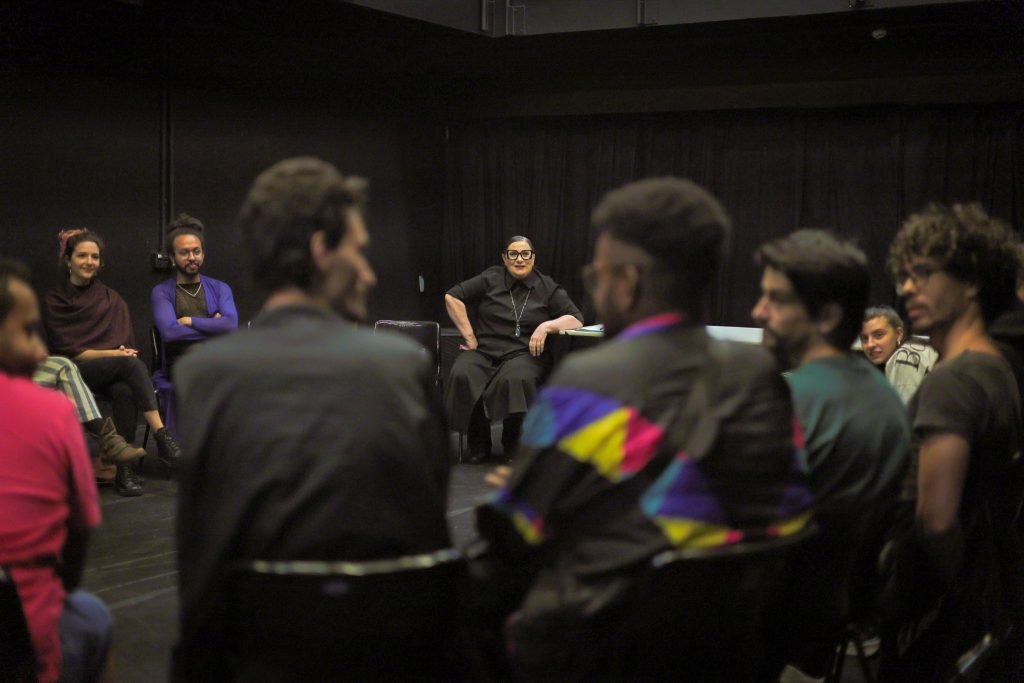 Curso “1 minuto de falso naturalismo” com Luluh Pavarin, na sede Roosevelt da SP Escola de Teatro. (13/01/2025) | Foto: Clara Silva.