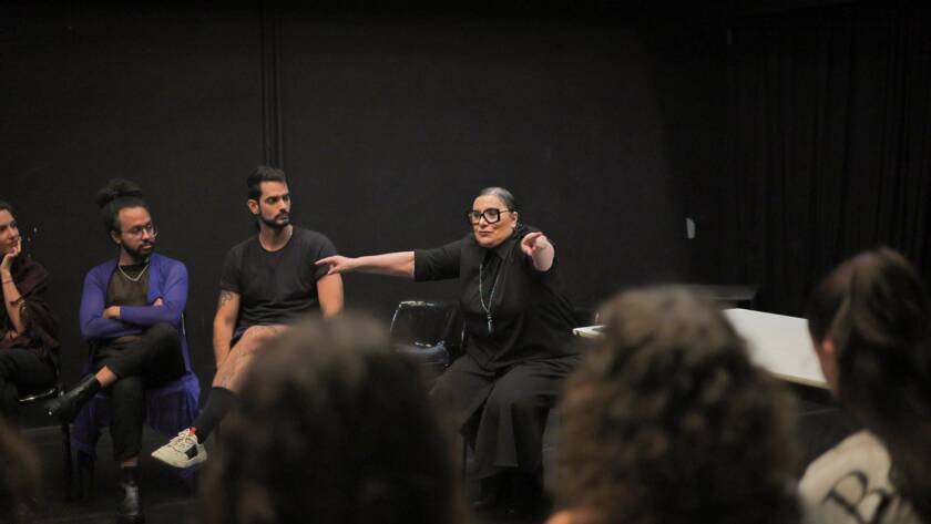 Curso “1 minuto de falso naturalismo” com Luluh Pavarin, na sede Roosevelt da SP Escola de Teatro. (13/01/2025) | Foto: Clara Silva.