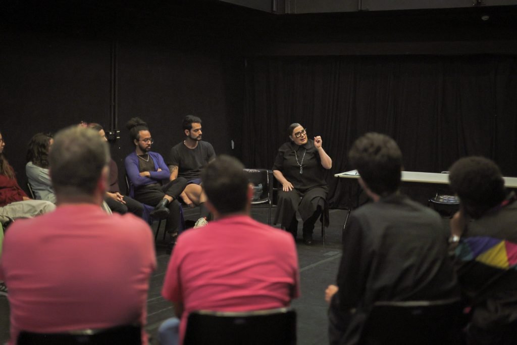 Curso “1 minuto de falso naturalismo” com Luluh Pavarin, na sede Roosevelt da SP Escola de Teatro. (13/01/2025) | Foto: Clara Silva.