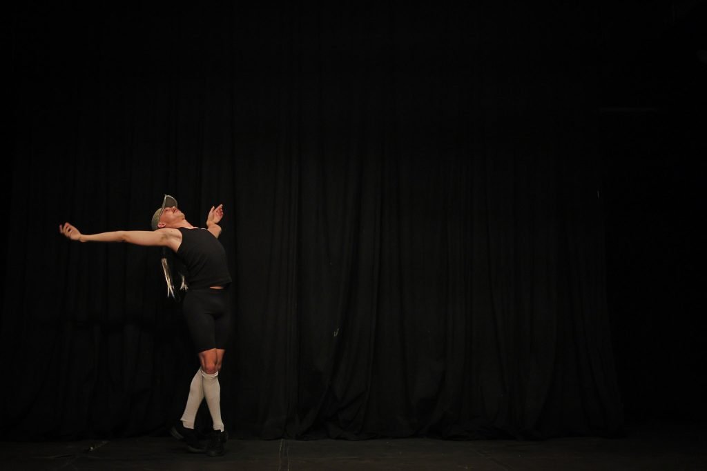 Performance artística internacional “Little Miss Beast Mode” de Andreas Haglund, na sede Roosevelt da SP Escola de Teatro. (12/02/2025) | Foto: Clara Silva
