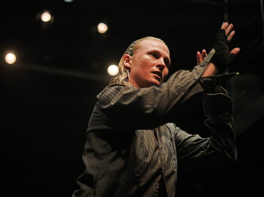 Performance artística internacional “TRIXSTER” de Emilie Gregsersen, na sede Roosevelt da SP Escola de Teatro. (12/02/2025) | Foto: Clara Silva