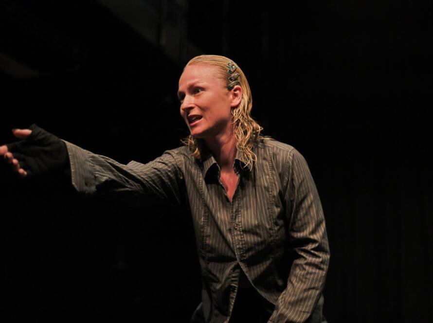 Performance artística internacional “TRIXSTER” de Emilie Gregsersen, na sede Roosevelt da SP Escola de Teatro. (12/02/2025) | Foto: Clara Silva