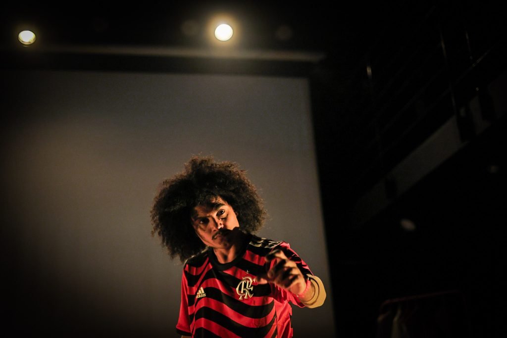 Espetáculo "VINTE E TRÊS: [encruzilhada no tempo: cênico, da memória e da realidade]", na sede Roosevelt da SP Escola de Teatro. (13/03/2025) | Foto: Clara Silva
