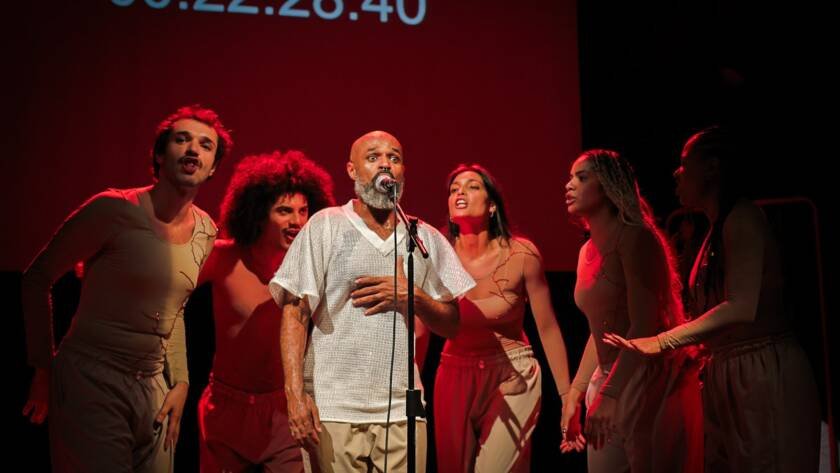 Espetáculo "VINTE E TRÊS: [encruzilhada no tempo: cênico, da memória e da realidade]", na sede Roosevelt da SP Escola de Teatro. (13/03/2025) | Foto: Clara Silva