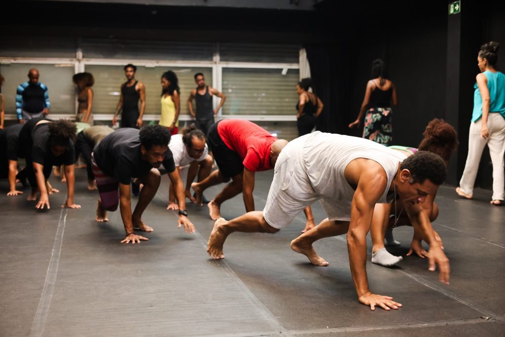 Curso “Afrocerimônias – a filosofia da cena no teatro de nação” com Rodrigo de Odé, na sede Roosevelt da SP Escola de Teatro. (10/03/2025) | Foto: Clara Silva.