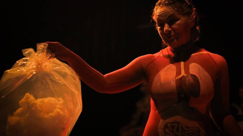 Ensaio aberto de PELE, com Daniela Carmona, na sede Roosevelt da SP Escola de Teatro. (10/04/2025) | Foto: Clara Silva