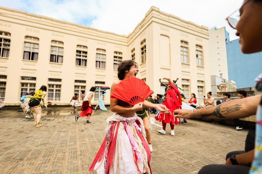 Juninada Sonoplástica Tropicalista, na sede Brás da SP Escola de Teatro. (23/5/2025). Foto: Clara Silva