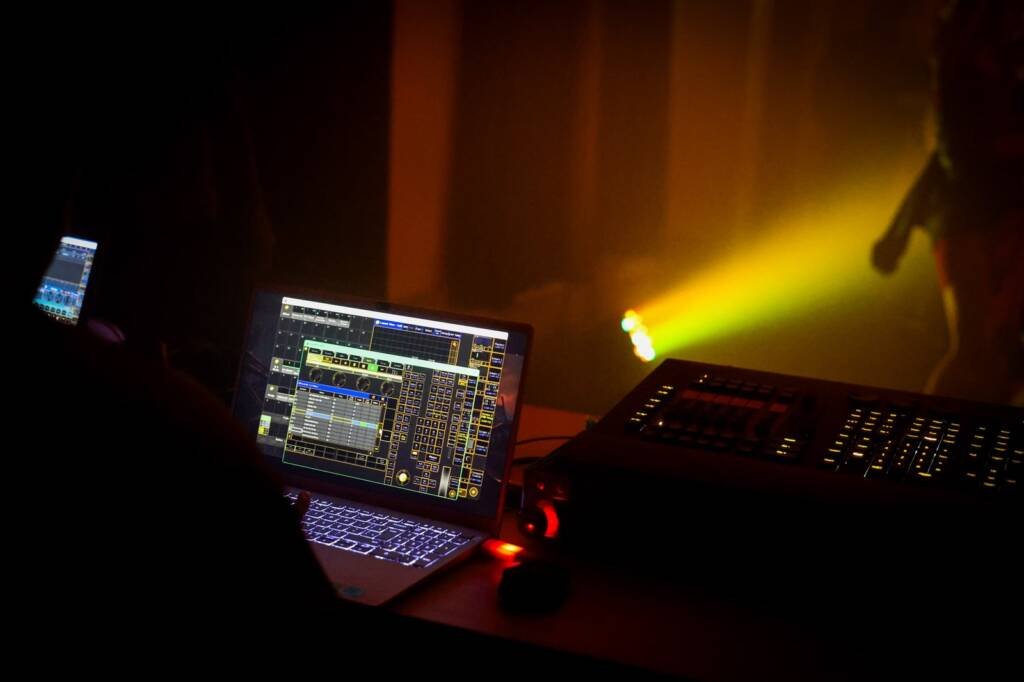 Juninada Sonoplástica Tropicalista, na sede Brás da SP Escola de Teatro. (23/5/2025). Foto: Clara Silva