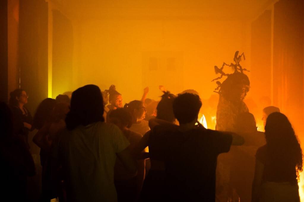 Juninada Sonoplástica Tropicalista, na sede Brás da SP Escola de Teatro. (23/5/2025). Foto: Clara Silva