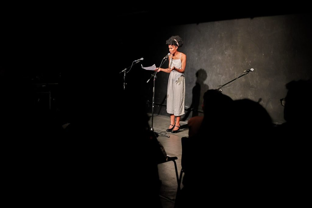 Terceiro dia do Cena Única, mostra dos estudantes de Dramaturgia da SP Escola de Teatro. (9/5/2025). | Foto: Clara Silva