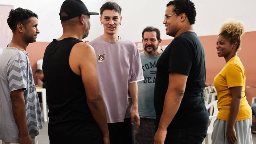 Oficina de Teatro no Centro de Acolhida Cidade Refúgio II a partir da contrapartida dos alunos bolsistas do Programa Oportunidades. (20/05/2025). | Foto: Clara Silva.