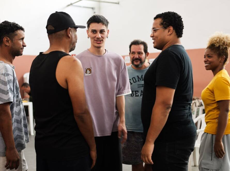 Oficina de Teatro no Centro de Acolhida Cidade Refúgio II a partir da contrapartida dos alunos bolsistas do Programa Oportunidades. (20/05/2025). | Foto: Clara Silva.