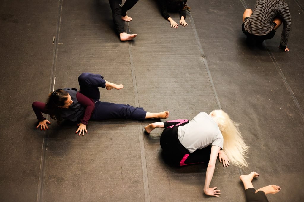 Curso “Dança sem Fronteiras: Movimento e vídeo arte” com Fernanda Amaral, na sede Roosevelt da SP Escola de Teatro. (29/04/2025) | Foto: Clara Silva.