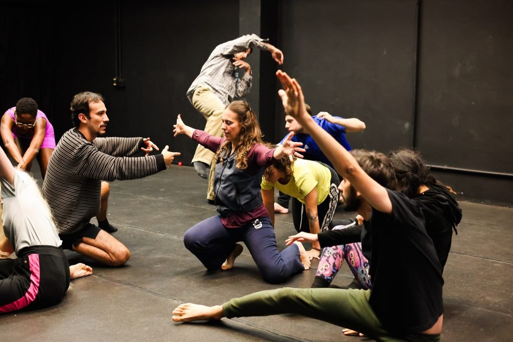Curso “Dança sem Fronteiras: Movimento e vídeo arte” com Fernanda Amaral, na sede Roosevelt da SP Escola de Teatro. (29/04/2025) | Foto: Clara Silva.