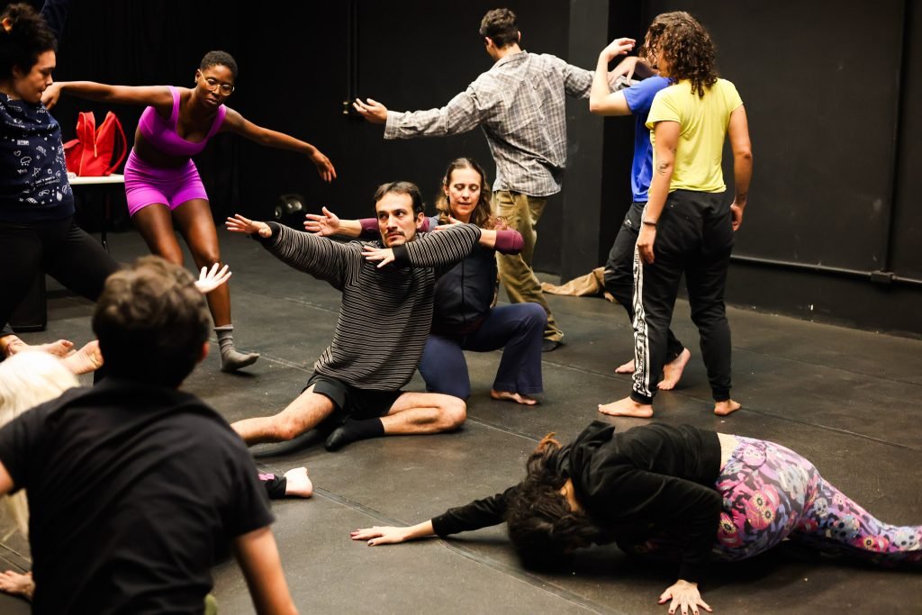 Curso “Dança sem Fronteiras: Movimento e vídeo arte” com Fernanda Amaral, na sede Roosevelt da SP Escola de Teatro. (29/04/2025) | Foto: Clara Silva.