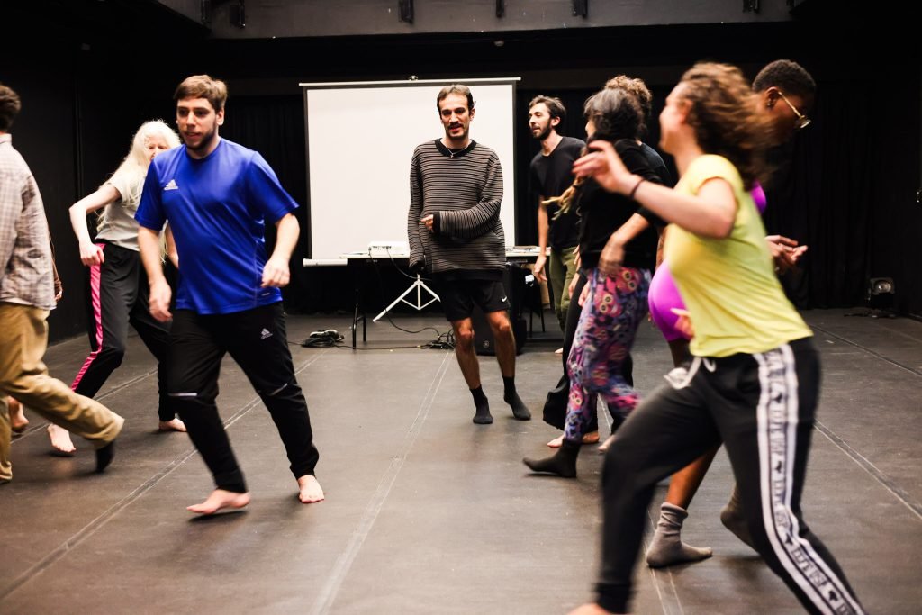 Curso “Dança sem Fronteiras: Movimento e vídeo arte” com Fernanda Amaral, na sede Roosevelt da SP Escola de Teatro. (29/04/2025) | Foto: Clara Silva.