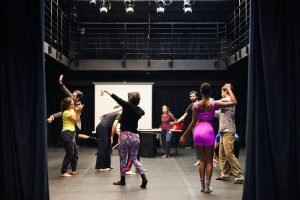 Curso “Dança sem Fronteiras: Movimento e vídeo arte” com Fernanda Amaral, na sede Roosevelt da SP Escola de Teatro. (29/04/2025) | Foto: Clara Silva.