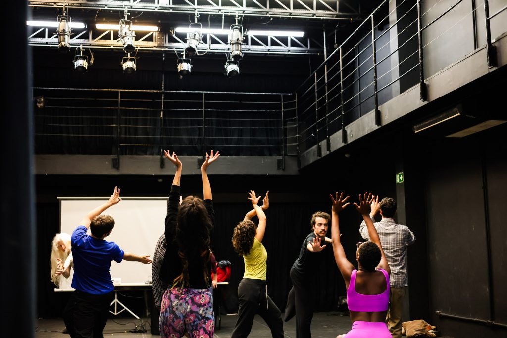 Curso “Dança sem Fronteiras: Movimento e vídeo arte” com Fernanda Amaral, na sede Roosevelt da SP Escola de Teatro. (29/04/2025) | Foto: Clara Silva.