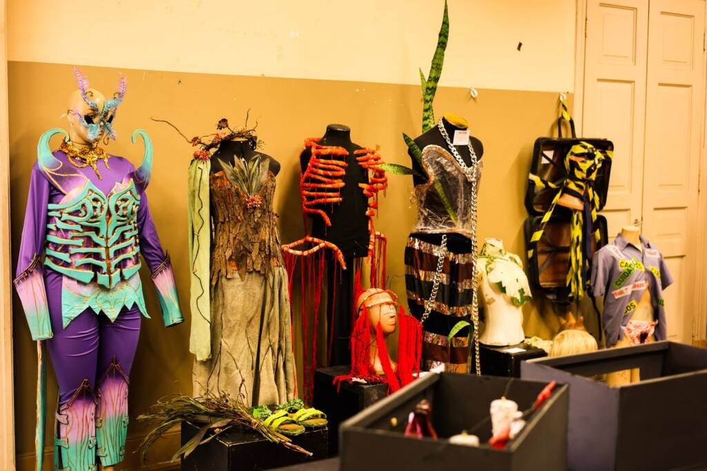 Juninada Sonoplástica Tropicalista, na sede Brás da SP Escola de Teatro. (23/5/2025). Foto: Clara Silva