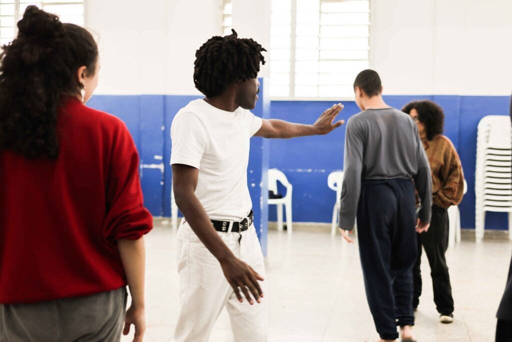 Oficina de teatro na Fundação Casa Juquiá, a partir da contrapartida dos alunos bolsistas do Programa Oportunidades. (29/04/2025). | Foto: Clara Silva.