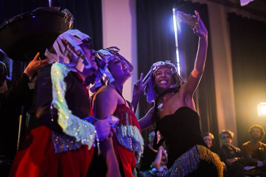 Experimento II do grupo N6 Azul, do primeiro semestre de 2025, na SP Escola de Teatro. | Foto: Clara Silva.