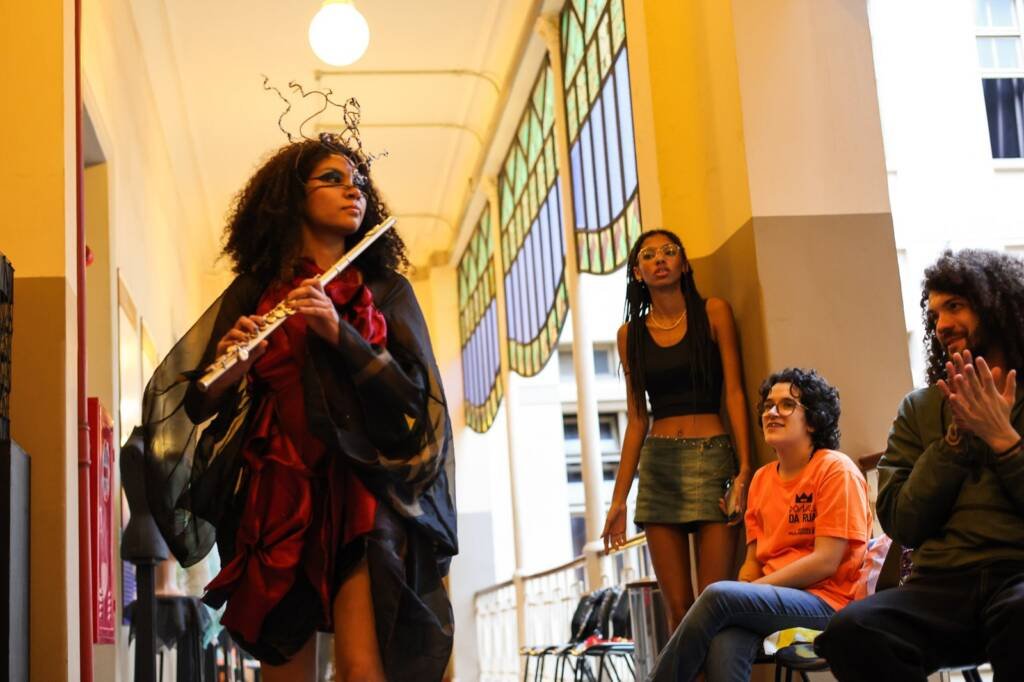 Juninada Sonoplástica Tropicalista, na sede Brás da SP Escola de Teatro. (23/5/2025). Foto: Clara Silva