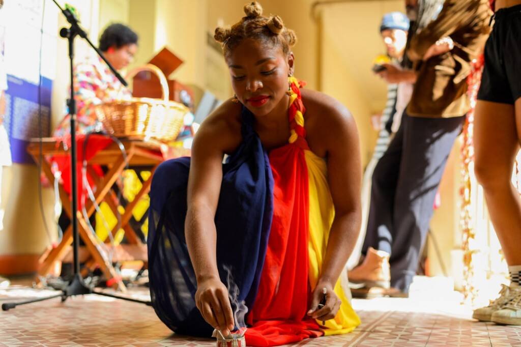 Juninada Sonoplástica Tropicalista, na sede Brás da SP Escola de Teatro. (23/5/2025). Foto: Clara Silva